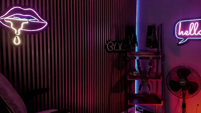 Snapshot of Maximoking26 chatting on 03-21-26, 08:19 Maximoking26 online show from 03-21-26, 08:19