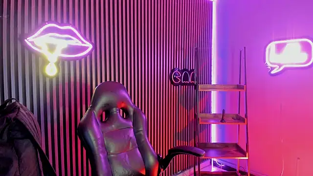 Snapshot of Maximoking26 chatting on 03-26-26, 02:06 Maximoking26 online show from 03-26-26, 02:06