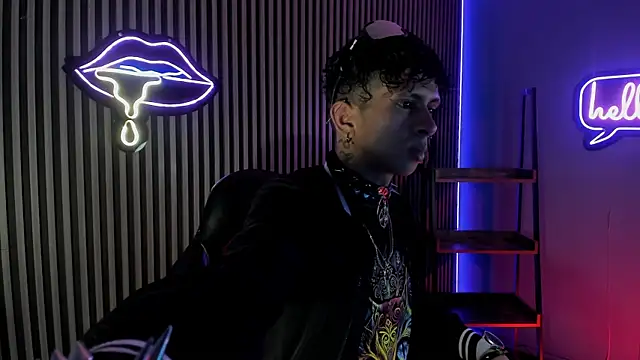 Snapshot of Maximoking26 chatting on 03-27-26, 04:18 Maximoking26 online show from 03-27-26, 04:18