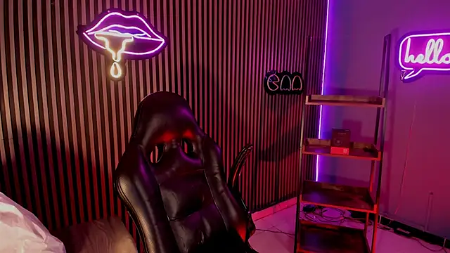 Snapshot of Maximoking26 chatting on 03-27-26, 11:37 Maximoking26 online show from 03-27-26, 11:37