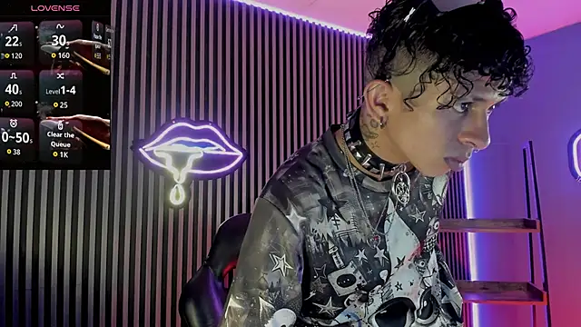 Snapshot of Maximoking26 chatting on 03-31-26, 04:13 Maximoking26 online show from 03-31-26, 04:13