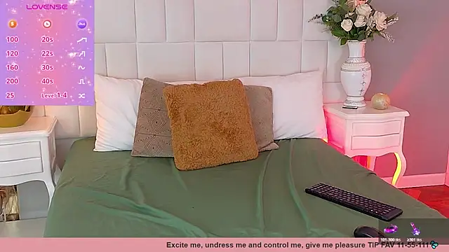 Snapshot of AraLewis chatting on 04-22-26, 04:37 AraLewis online show from 04-22-26, 04:37