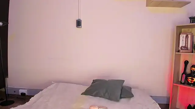 Snapshot of Tylla__ chatting on 03-31-26, 05:19 Tylla online show from 03-31-26, 05:19