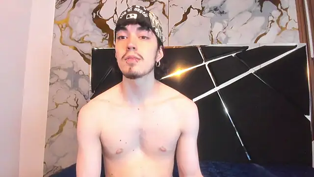 Snapshot of Couple_In_Heat chatting on 03-17-26, 07:39 Couple In Heat online show from 03-17-26, 07:39