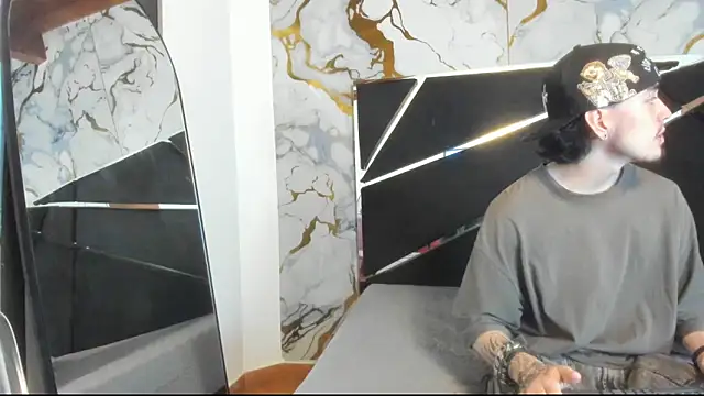 Snapshot of Couple_In_Heat chatting on 03-25-26, 07:42 Couple In Heat online show from 03-25-26, 07:42