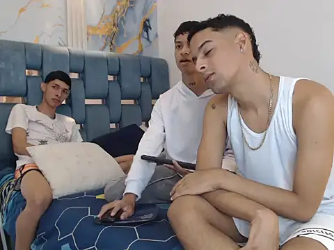 Snapshot of GOLD_BOYS chatting on 02-19-26, 01:18 GOLD BOYS online show from 02-19-26, 01:18