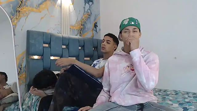 Snapshot of GOLD_BOYS chatting on 03-11-26, 01:17 GOLD BOYS online show from 03-11-26, 01:17