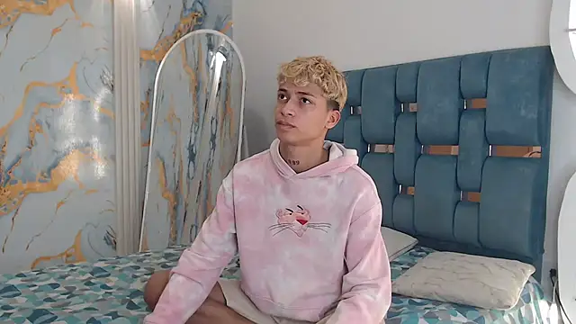 Snapshot of GOLD_BOYS chatting on 04-15-26, 05:25 GOLD BOYS online show from 04-15-26, 05:25