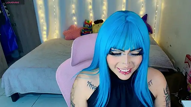 Snapshot of maliciaXpoison chatting on 05-27-26, 02:41 maliciaXpoison online show from 05-27-26, 02:41