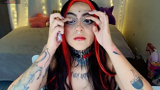 Snapshot of maliciaXpoison chatting on 06-07-26, 03:21 maliciaXpoison online show from 06-07-26, 03:21