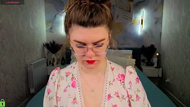 zoe j0y online show from 04-01-26, 02:12