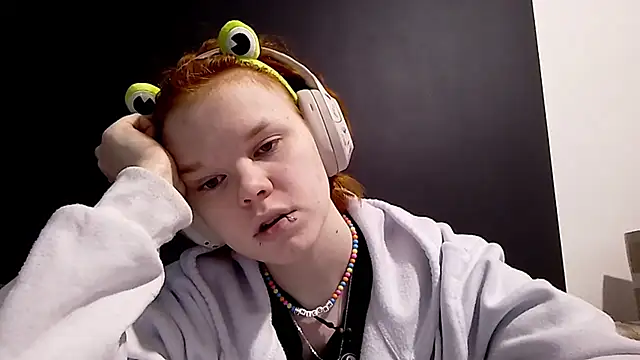 Snapshot of CurlaPettyBom chatting on 02-21-26, 08:15 CurlaPettyBom online show from 02-21-26, 08:15