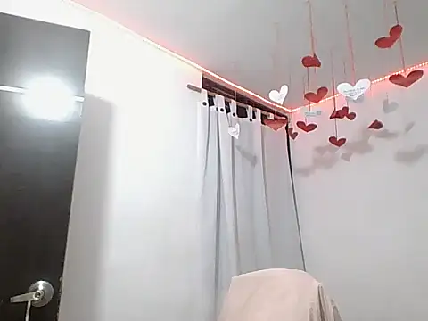 Snapshot of Lia1224 chatting on 02-16-26, 06:04 Lia1224 online show from 02-16-26, 06:04