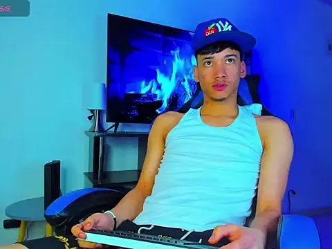 Lyam Russo online show from 03-25-26, 03:56