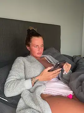 jadey19x online show from 04-25-26, 05:10
