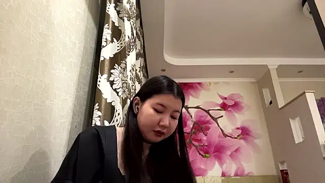 Snapshot of MaeRaads chatting on 02-26-26, 06:51 MaeRaads online show from 02-26-26, 06:51