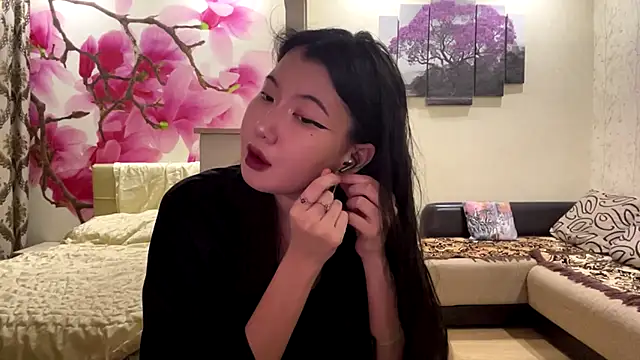 Snapshot of MaeRaads chatting on 04-01-26, 06:05 MaeRaads online show from 04-01-26, 06:05