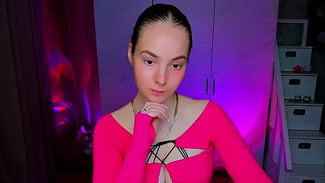 Maddy Wood  online show from 05-11-26, 02:45