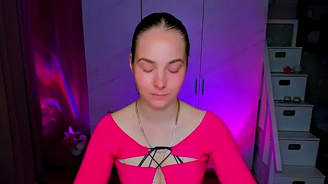 Maddy Wood  online show from 05-11-26, 04:15