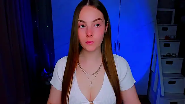 Maddy Wood  online show from 05-12-26, 02:36