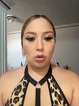 Kiarhatrixie1 online show from 02-25-26, 05:44