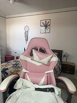 Kiarhatrixie1 online show from 02-27-26, 05:46