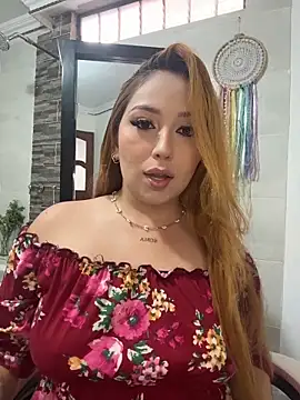 Kiarhatrixie1 online show from 03-06-26, 05:42