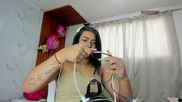 Snapshot of adhara__messY chatting on 03-25-26, 02:12 adhara messY online show from 03-25-26, 02:12