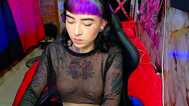 Snapshot of nova_kitttyy chatting on 04-06-26, 01:03 nova kitttyy online show from 04-06-26, 01:03