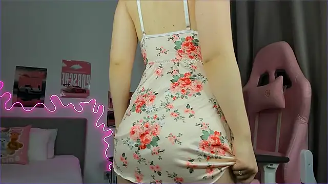 Snapshot of EvaRaee chatting on 03-22-26, 03:32 EvaRaee online show from 03-22-26, 03:32