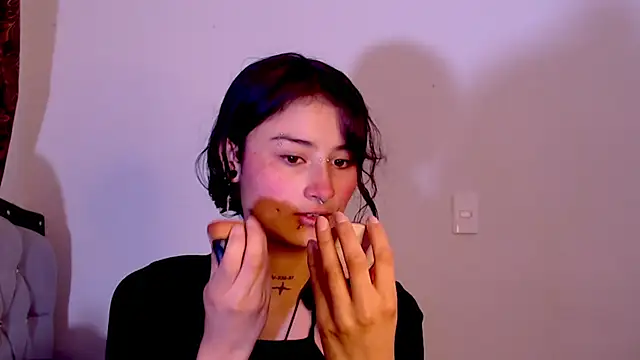 Snapshot of Lili__Clan chatting on 02-25-26, 01:32 Lili Clan online show from 02-25-26, 01:32