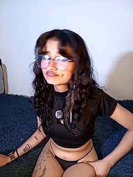 Snapshot of Lili__Clan chatting on 03-08-26, 02:26 Lili Clan online show from 03-08-26, 02:26