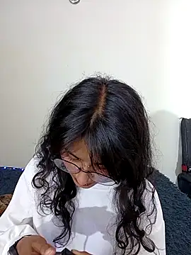 Snapshot of Lili__Clan chatting on 04-04-26, 01:37 Lili Clan online show from 04-04-26, 01:37