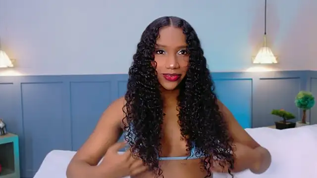 Snapshot of Chloe-Rose- chatting on 04-19-26, 04:45 Chloe-Rose- online show from 04-19-26, 04:45