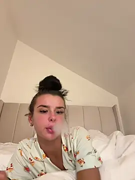Snapshot of Amberbanxx chatting on 06-05-26, 10:26 Amberbanxx online show from 06-05-26, 10:26