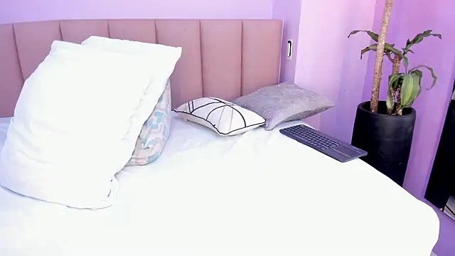 Snapshot of camila_scoth chatting on 04-01-26, 01:41 camila scoth online show from 04-01-26, 01:41