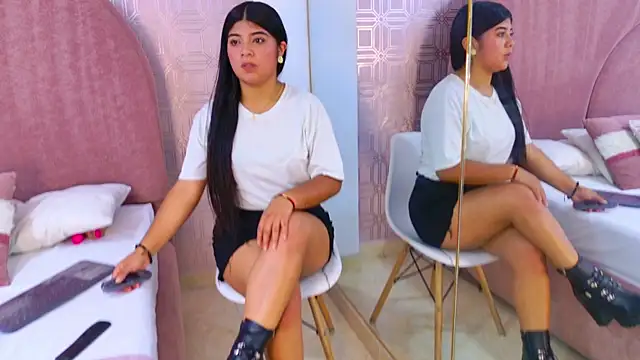 Snapshot of Khloe_Moon chatting on 03-20-26, 07:41 Khloe Moon online show from 03-20-26, 07:41