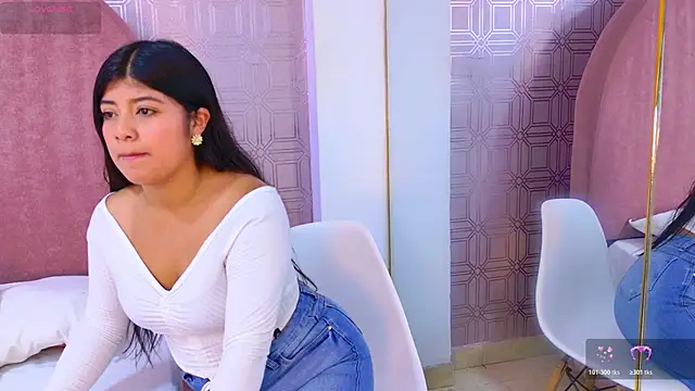 Snapshot of Khloe_Moon chatting on 03-24-26, 07:30 Khloe Moon online show from 03-24-26, 07:30