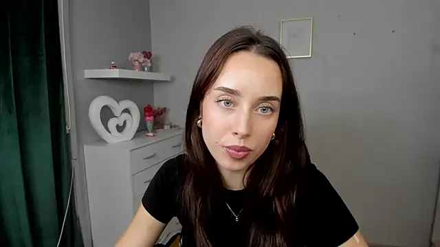 AdeleSolo online show from 05-19-26, 05:36