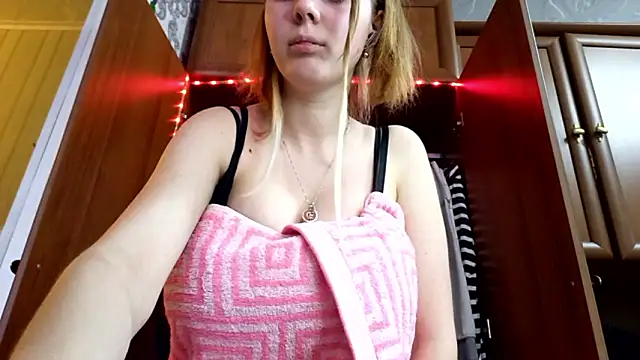 Snapshot of VictoriaDeese chatting on 03-12-26, 09:15 VictoriaDeese online show from 03-12-26, 09:15