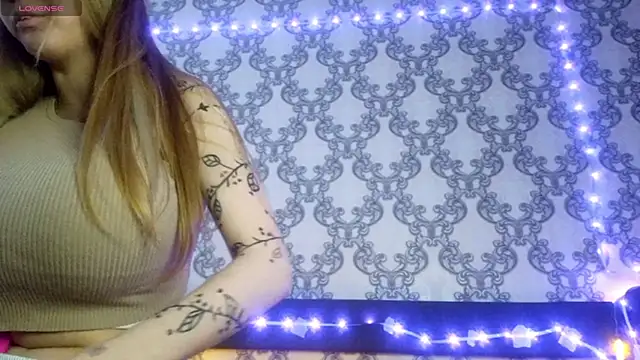 Snapshot of VictoriaDeese chatting on 03-24-26, 04:06 VictoriaDeese online show from 03-24-26, 04:06