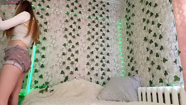 Snapshot of VictoriaDeese chatting on 04-20-26, 03:42 VictoriaDeese online show from 04-20-26, 03:42