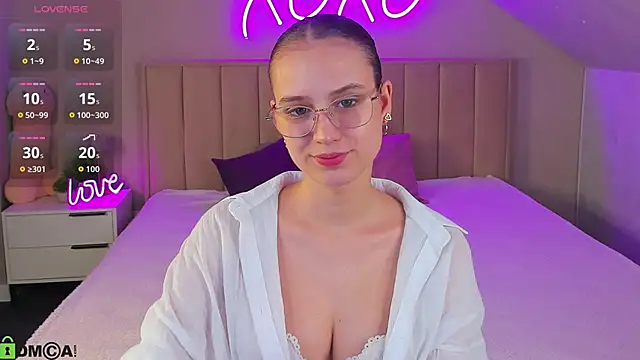 Snapshot of Miaa_Hill chatting on 06-15-26, 10:17 Miaa Hill online show from 06-15-26, 10:17