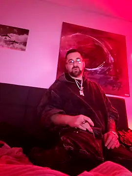 Snapshot of LargeLith chatting on 02-25-26, 12:09 LargeLith online show from 02-25-26, 12:09