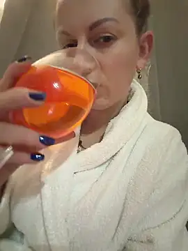 Snapshot of Frenchgirl45 chatting on 02-28-26, 12:33 Frenchgirl45 online show from 02-28-26, 12:33