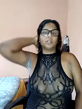 Snapshot of indianstrawberrylips4u chatting on 04-17-26, 05:54 indianstrawberrylips4u online show from 04-17-26, 05:54