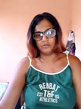 Snapshot of indianstrawberrylips4u chatting on 04-18-26, 06:06 indianstrawberrylips4u online show from 04-18-26, 06:06