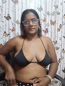 Snapshot of indianstrawberrylips4u chatting on 05-14-26, 03:52 indianstrawberrylips4u online show from 05-14-26, 03:52
