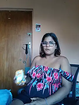 Snapshot of indianstrawberrylips4u chatting on 05-15-26, 08:32 indianstrawberrylips4u online show from 05-15-26, 08:32