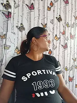 Snapshot of indianstrawberrylips4u chatting on 05-20-26, 09:59 indianstrawberrylips4u online show from 05-20-26, 09:59
